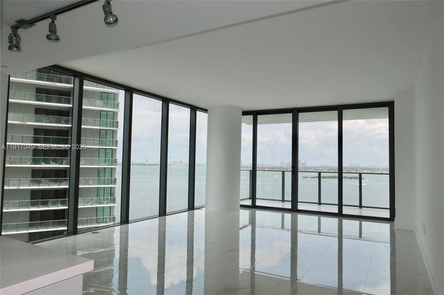 650 NE 32 1207, Miami, FL 33137