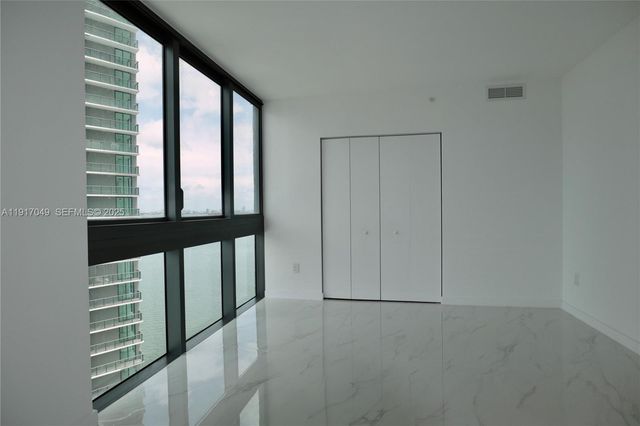 650 NE 32 1207, Miami, FL 33137