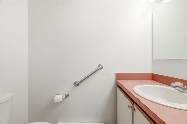 27 Harrison St C, Boston, MA 02131