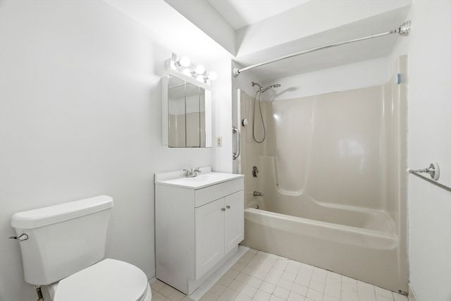 27 Harrison St C, Boston, MA 02131