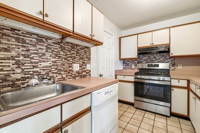 27 Harrison St C, Boston, MA 02131