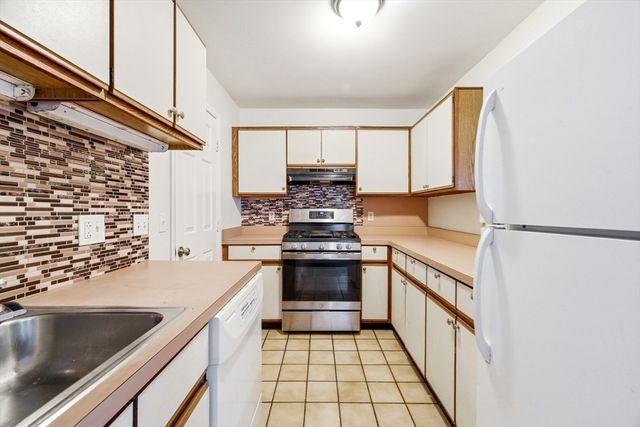 27 Harrison St C, Boston, MA 02131