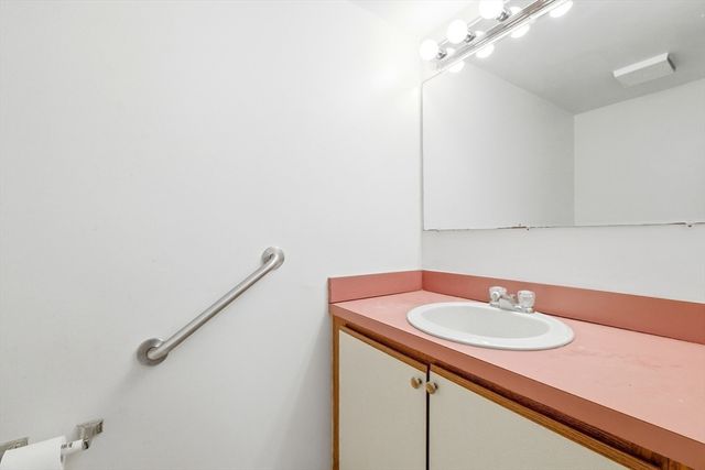 27 Harrison St C, Boston, MA 02131