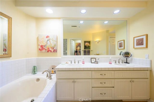 2243 Martin 211, Irvine, CA 92612