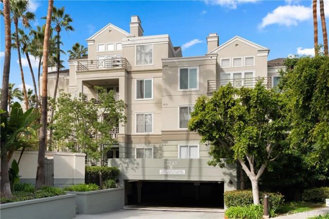 2243 Martin 211, Irvine, CA 92612