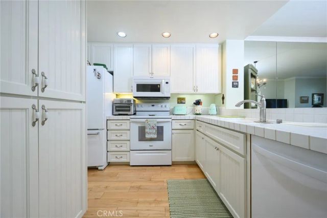 2243 Martin 211, Irvine, CA 92612