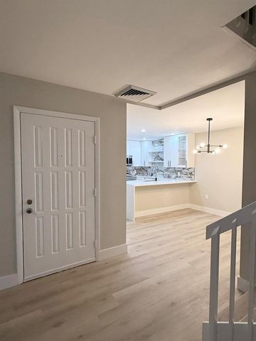 205 Charter Way, West Palm Beach, FL 33407