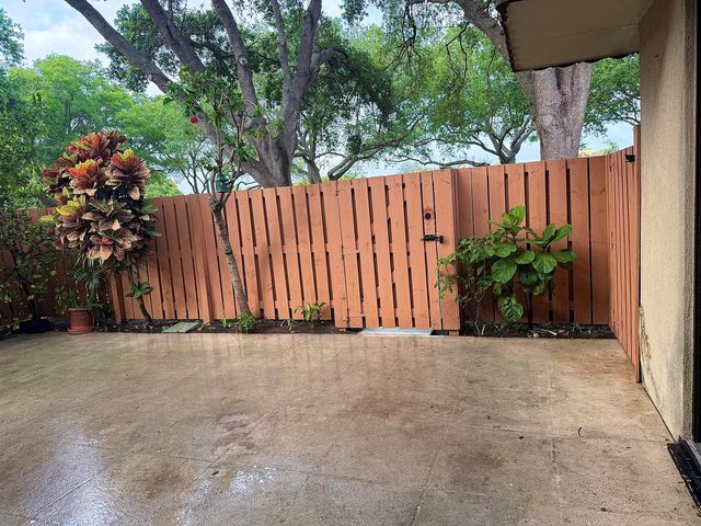 205 Charter Way, West Palm Beach, FL 33407