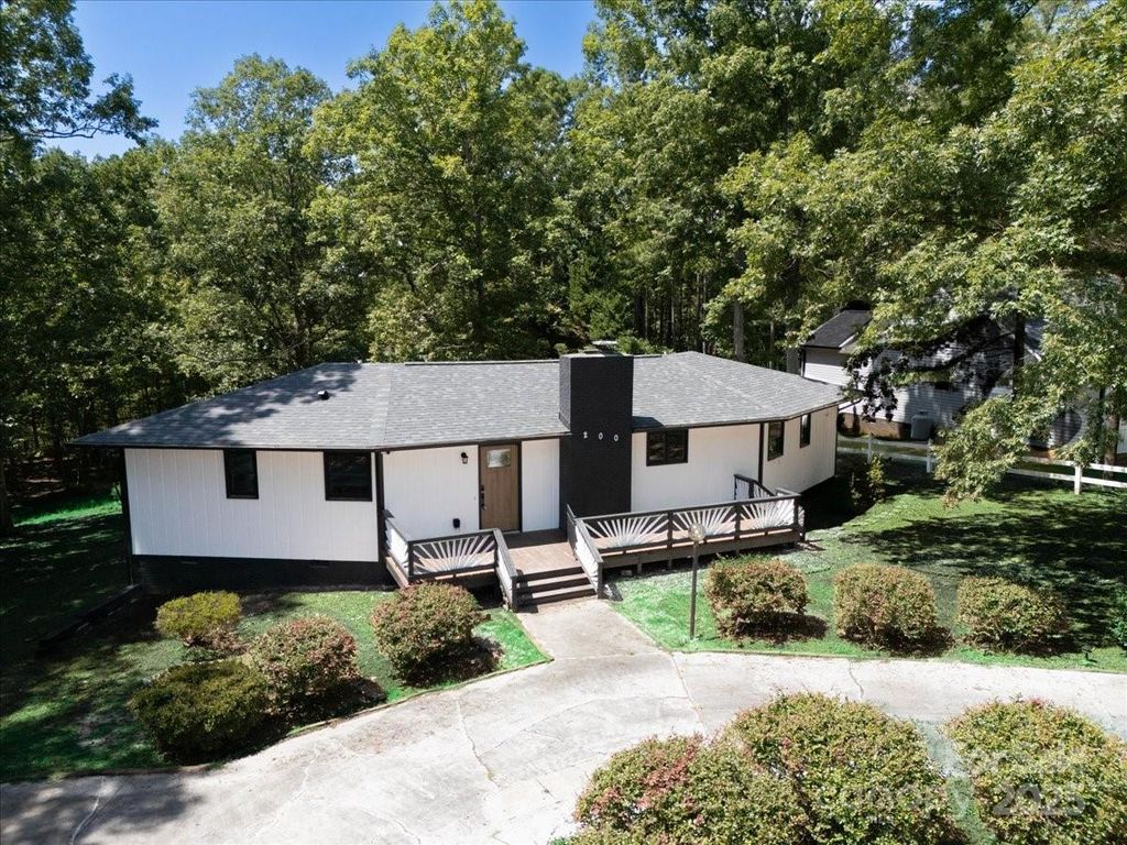 200 Lakeview Road, Albemarle, NC 28001