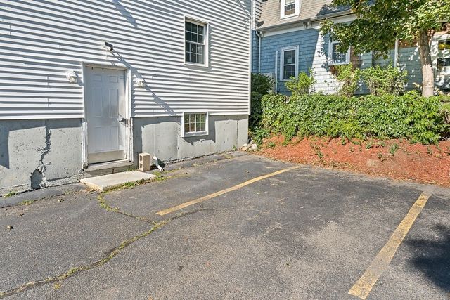 14 W Water St 1, Wakefield, MA 01880