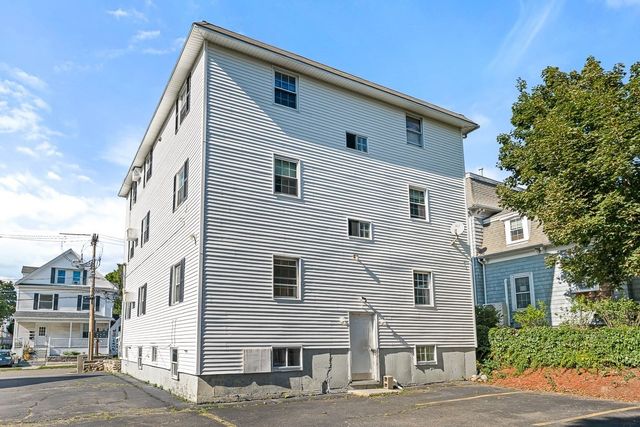 14 W Water St 1, Wakefield, MA 01880