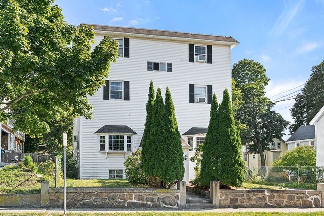 14 W Water St 1, Wakefield, MA 01880