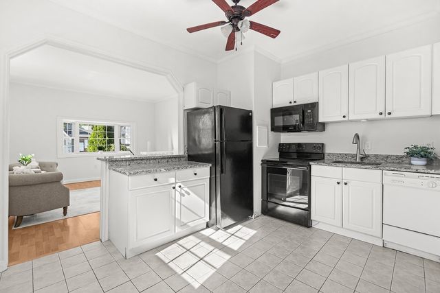 14 W Water St 1, Wakefield, MA 01880