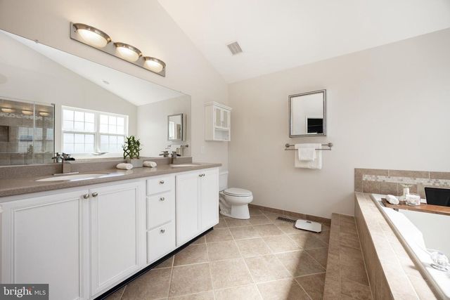 936 MARSHALL DR, Pottstown, PA 19465