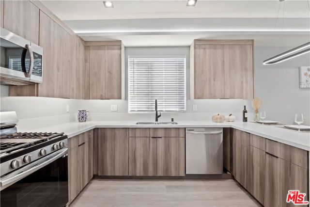 14759 Friar Street 5, Van Nuys (los Angeles), CA 91411