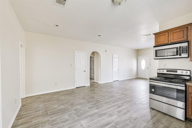 16913 W Juneau, Montgomery, TX 77316