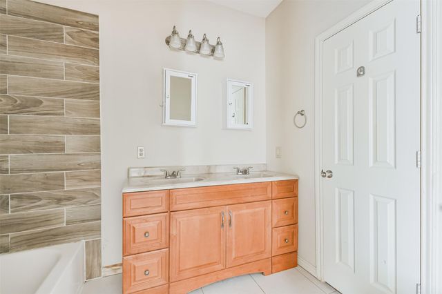 16913 W Juneau, Montgomery, TX 77316