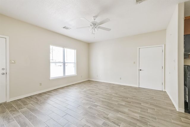 16913 W Juneau, Montgomery, TX 77316