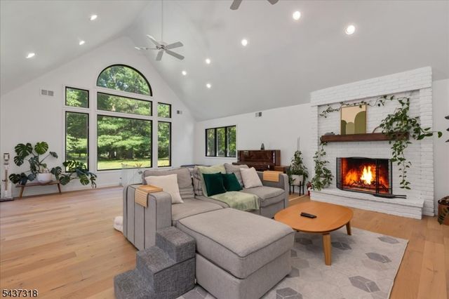 2 Abbott Ct, Edison Twp., NJ 08820
