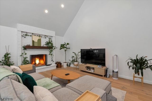 2 Abbott Ct, Edison Twp., NJ 08820