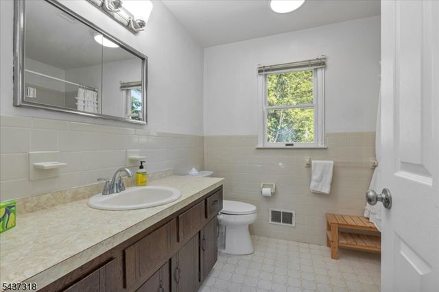 2 Abbott Ct, Edison Twp., NJ 08820