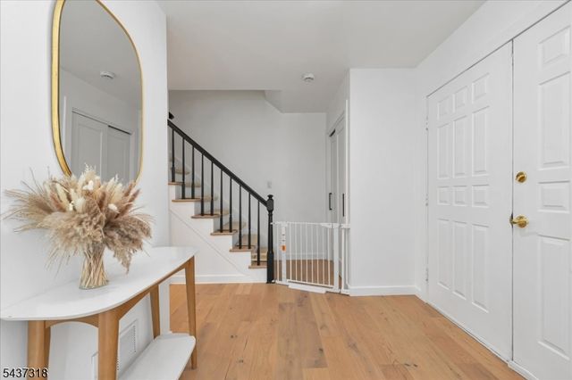 2 Abbott Ct, Edison Twp., NJ 08820