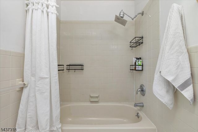 2 Abbott Ct, Edison Twp., NJ 08820