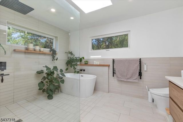 2 Abbott Ct, Edison Twp., NJ 08820