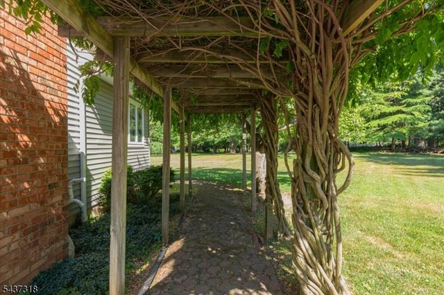 2 Abbott Ct, Edison Twp., NJ 08820
