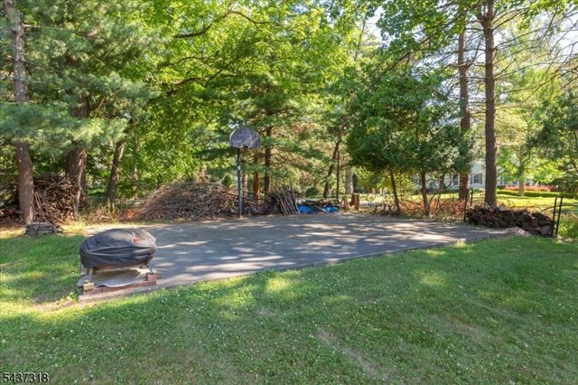 2 Abbott Ct, Edison Twp., NJ 08820