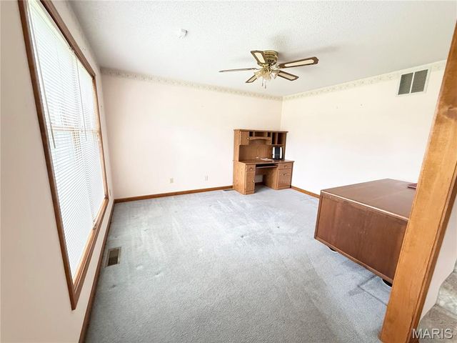 525 W Lindenwood Avenue, Sikeston, MO 63801