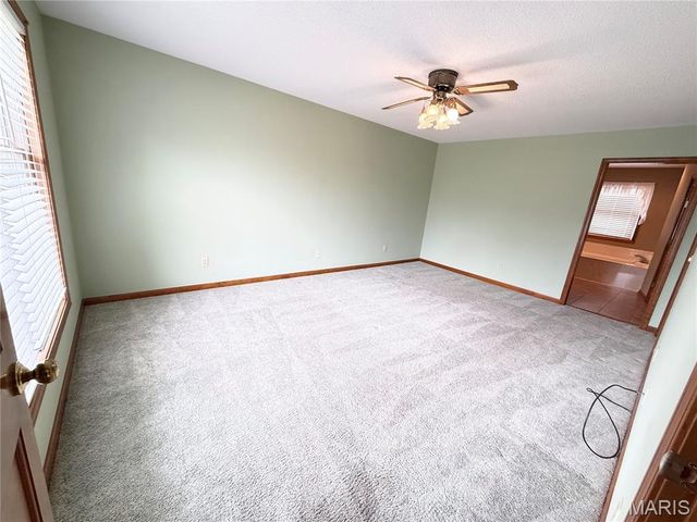 525 W Lindenwood Avenue, Sikeston, MO 63801