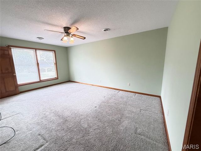 525 W Lindenwood Avenue, Sikeston, MO 63801