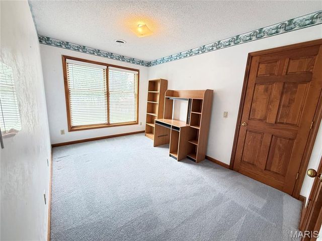 525 W Lindenwood Avenue, Sikeston, MO 63801