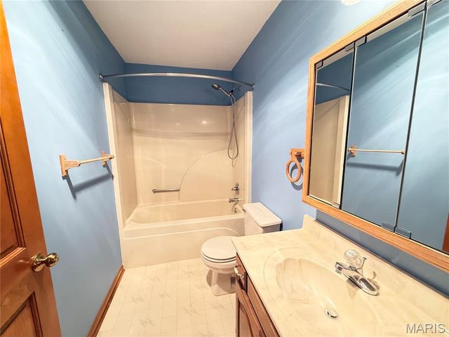 525 W Lindenwood Avenue, Sikeston, MO 63801