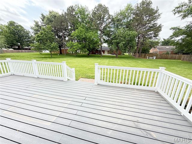 525 W Lindenwood Avenue, Sikeston, MO 63801