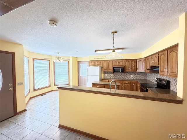 525 W Lindenwood Avenue, Sikeston, MO 63801