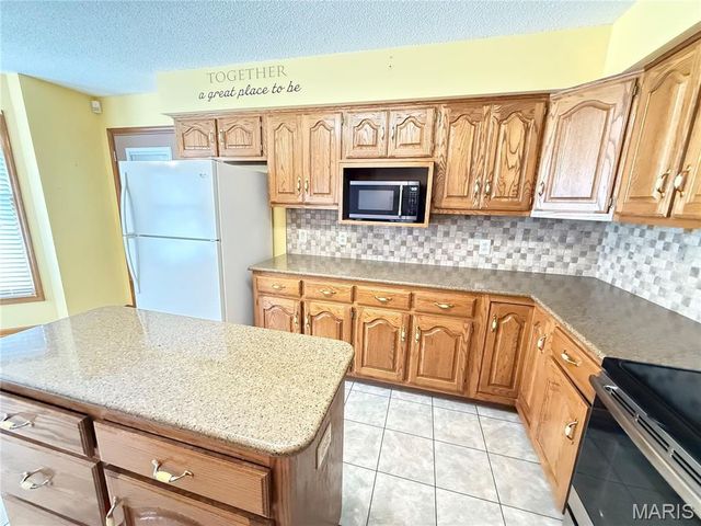 525 W Lindenwood Avenue, Sikeston, MO 63801