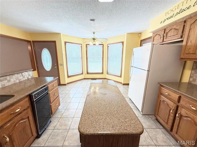 525 W Lindenwood Avenue, Sikeston, MO 63801