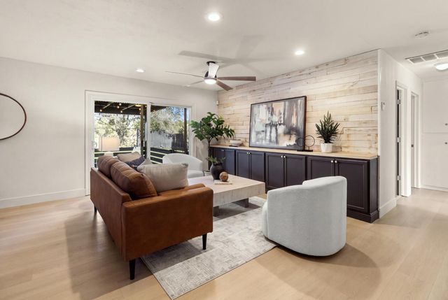 10753 Ambassador Dr, Rancho Cordova, CA 95670