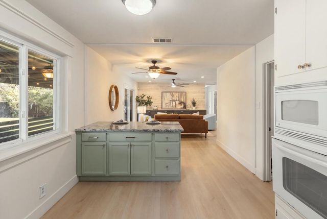 10753 Ambassador Dr, Rancho Cordova, CA 95670
