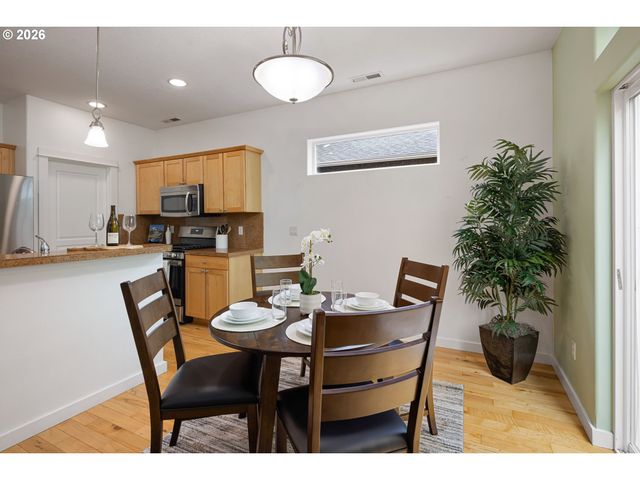 2527 PARK VIEW Dr, Eugene, OR 97408