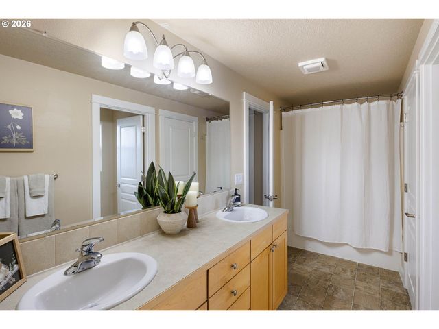 2527 PARK VIEW Dr, Eugene, OR 97408