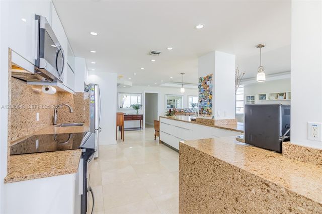 5255 Collins Ave 11E, Miami Beach, FL 33140