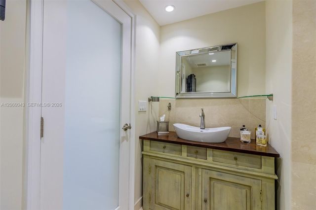 5255 Collins Ave 11E, Miami Beach, FL 33140