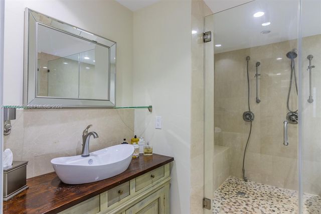 5255 Collins Ave 11E, Miami Beach, FL 33140