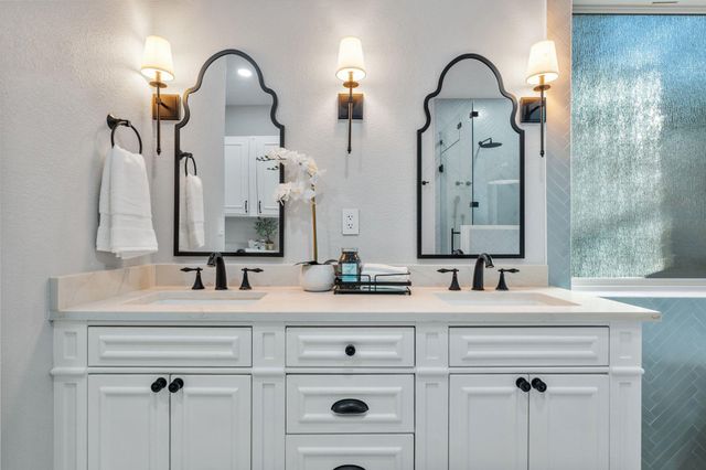 6617 Mitra DR, Austin, TX 78739