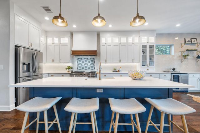 6617 Mitra DR, Austin, TX 78739