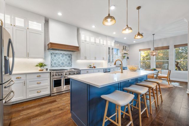 6617 Mitra DR, Austin, TX 78739