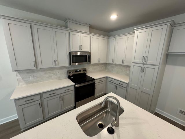 5046 Blackberry Lane Lane, Ravenel, SC 29470
